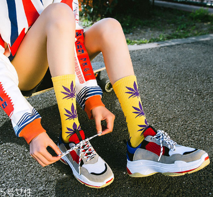 袜子上的污渍怎么去除,袜子上的血渍怎么洗 袜子上的污渍怎么去除,袜子上的血渍怎么洗