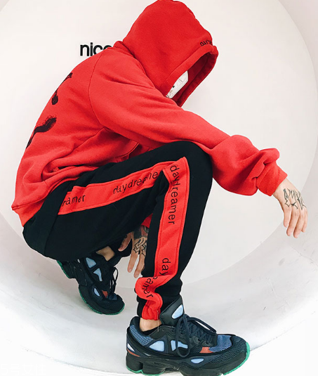 运动裤的油渍怎么彻底清洗,运动裤上的油渍怎么去除小窍门