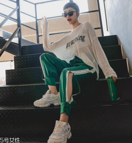 黑色运动裤洗完发红怎么办,运动裤洗完发红怎么办