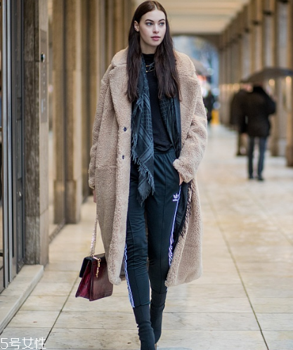 黑色打底衫搭配图片男,黑色打底衫搭配图片 黑色打底衫搭配图片男,黑色打底衫搭配图片