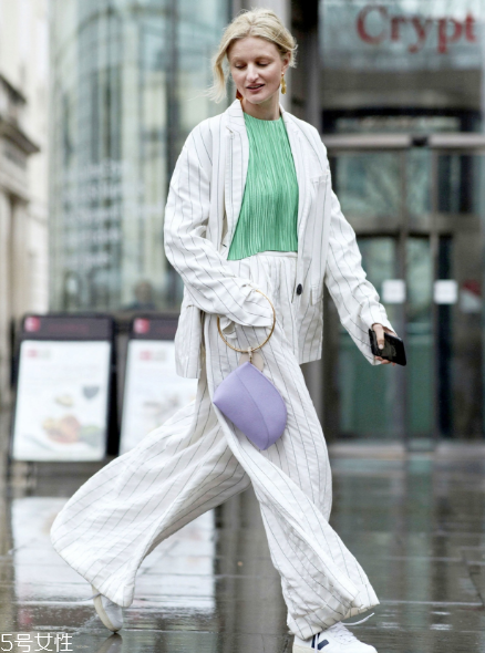 今年流行白裤子图片,白裤子好看吗