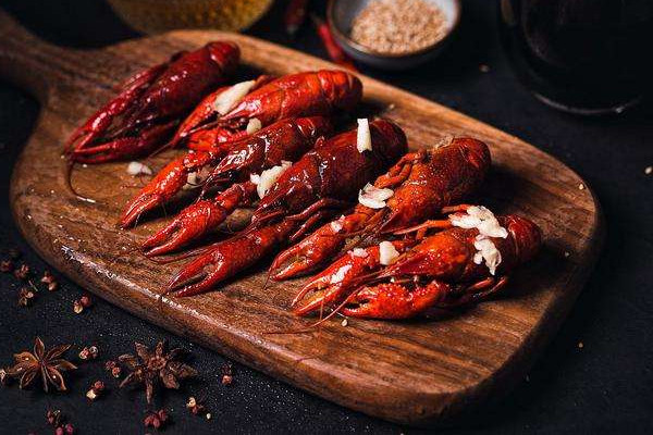 龙虾脱壳是怎么回事,龙虾会脱壳吗