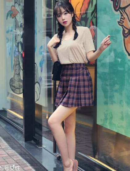 格子裙的搭配,格子裙怎么搭