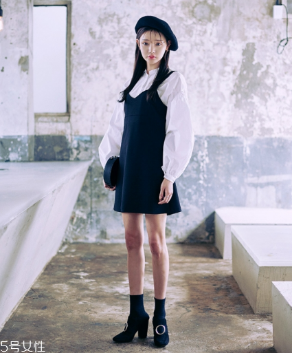 吊带连衣裙里面穿什么内衣图片,吊带连衣裙里面穿什么背心