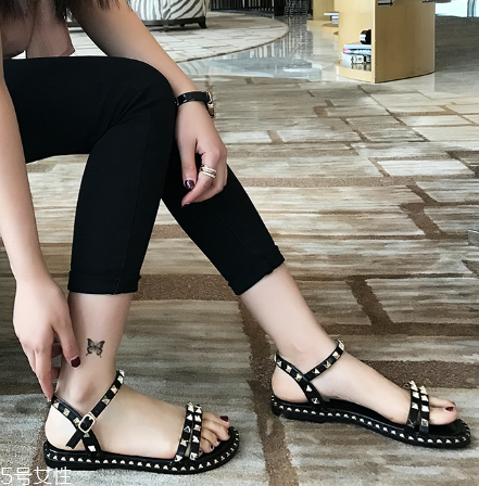 凉鞋脏了怎么清洗,凉鞋怎么清洗保养 凉鞋脏了怎么清洗,凉鞋怎么清洗保养