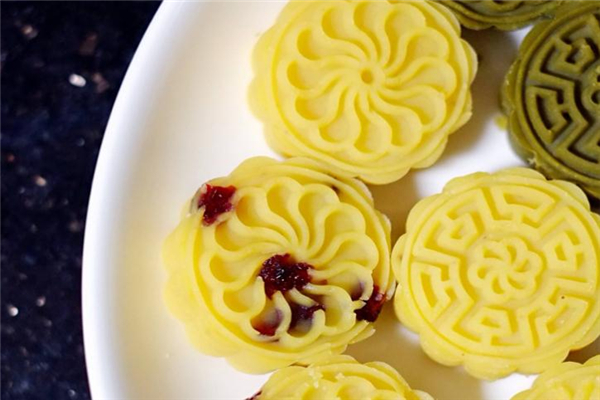 绿豆糕可以加牛奶吗,吃绿豆糕可以喝牛奶吗