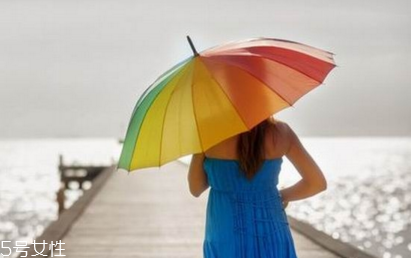 太阳伞什么颜色最防紫外线,太阳伞当雨伞用后,还能防紫外线吗 太阳伞什么颜色最防紫外线,太阳伞当雨伞用后,还能防紫外线吗