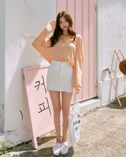 白色短裙配什么颜色好看,白色短裙怎么搭配