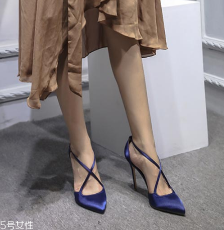 如何选择高跟鞋,高跟鞋怎么选择适合自己的跟高