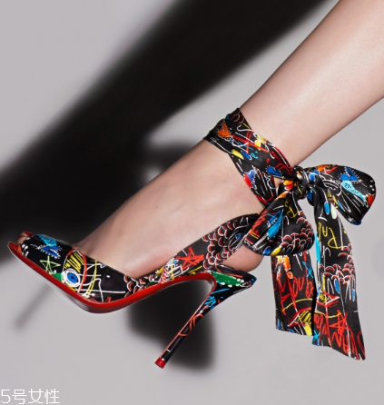 高跟鞋磨脚怎么解决,高跟鞋 磨脚 怎么办