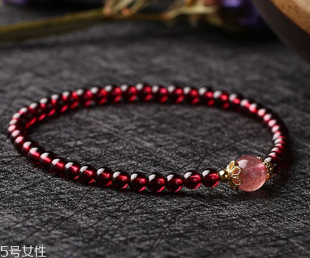 石榴石手链佩戴的功效,石榴石手链的作用 石榴石手链佩戴的功效,石榴石手链的作用