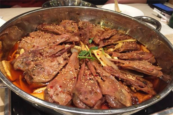 干锅鸭头的做法 最正宗的做法,辣鸭头鸭脖的做法和配方