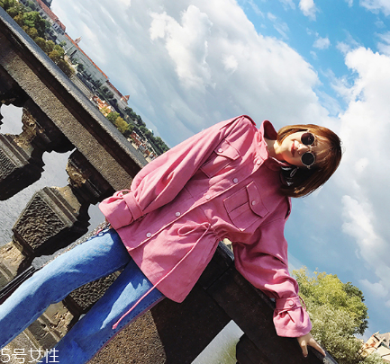 牛仔裤能用84洗吗,牛仔裤用84洗花了如何补救 牛仔裤能用84洗吗,牛仔裤用84洗花了如何补救