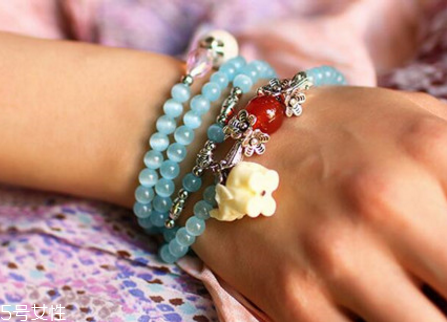 蓝晶石手链戴哪个手好,蓝水晶手链价格