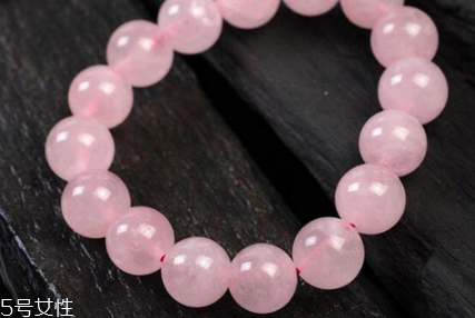 戴粉水晶手链有什么好处,粉水晶手链佩戴的忌讳