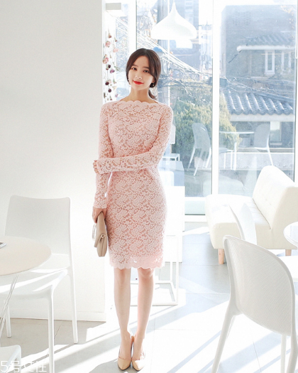 蕾丝连衣裙好评,蕾丝连衣裙配什么上衣好看