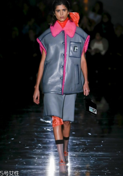 prada品牌简介,Prada品牌介绍ppt