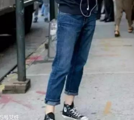 直筒9分裤搭配什么鞋,九分直筒牛仔裤配什么鞋子