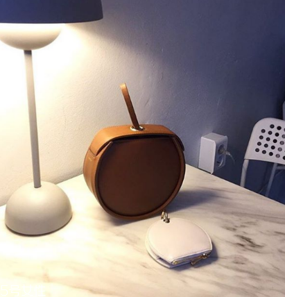 moire牌包包官网,moeko包什么牌子