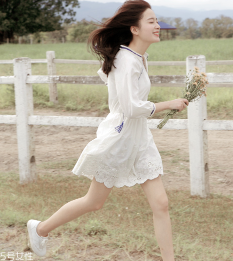 小个子不能穿长款吗,小个子是不是不适合穿太长的衣服 小个子不能穿长款吗,小个子是不是不适合穿太长的衣服