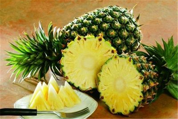 凤梨能和虾一起吃吗,虾能和梨一起吃吗?