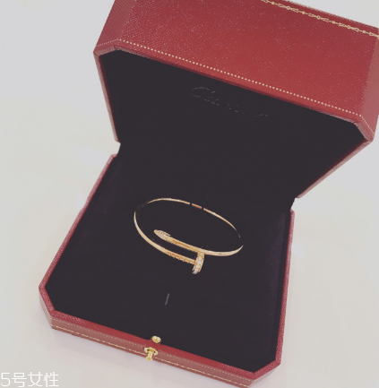 周大福仿卡地亚手镯怎么样,卡地亚手镯多宽