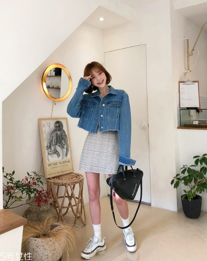 牛仔上衣怎么穿好看,牛仔服上衣怎么搭配好看