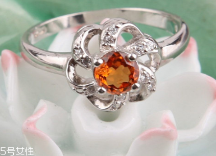 怎样挑选石榴石手链,石榴石戒指戴哪个手指