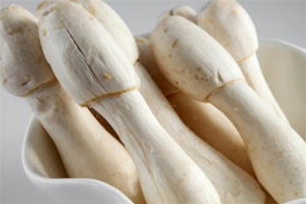 尿酸高可以吃鸡腿菇吗,尿酸高能吃蘑菇吗