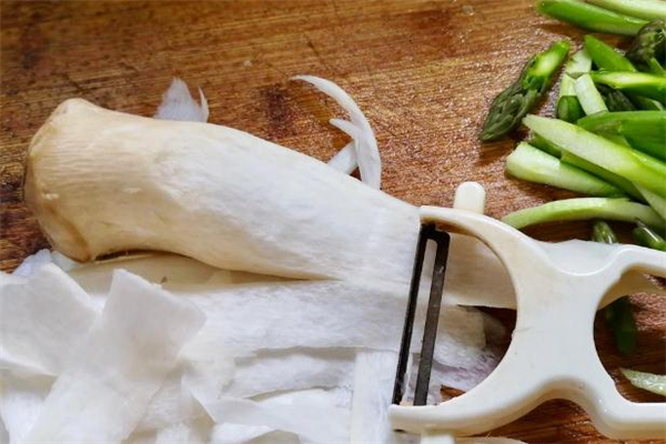 鸡腿菇和杏鲍菇的区别图片,鸡腿菇是什么样子的