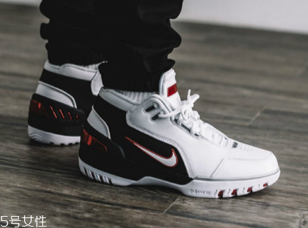 运动鞋第三一个小孔作用图解,运动鞋第三2个小孔 运动鞋第三一个小孔作用图解,运动鞋第三2个小孔