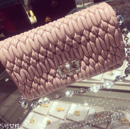 miumiu包包质量怎么样,miumiu包包价位 miumiu包包质量怎么样,miumiu包包价位