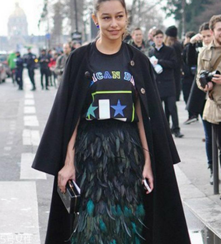 卫衣配毛衣裙,搭配卫衣的裙子