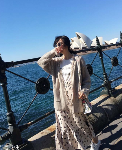 碎花裙是什么风格呢,碎花长裙怎么搭配