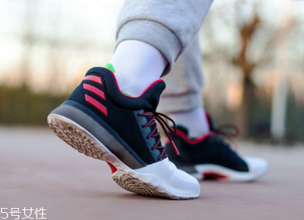 运动鞋网面脏了怎么洗白,运动鞋网面脏了怎么洗干净 运动鞋网面脏了怎么洗白,运动鞋网面脏了怎么洗干净