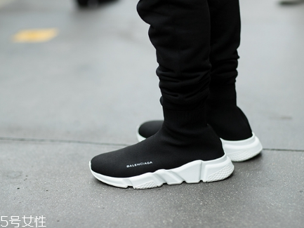 运动鞋怎么清洗干净又不伤鞋子,运动鞋怎么清洗比较好 运动鞋怎么清洗干净又不伤鞋子,运动鞋怎么清洗比较好