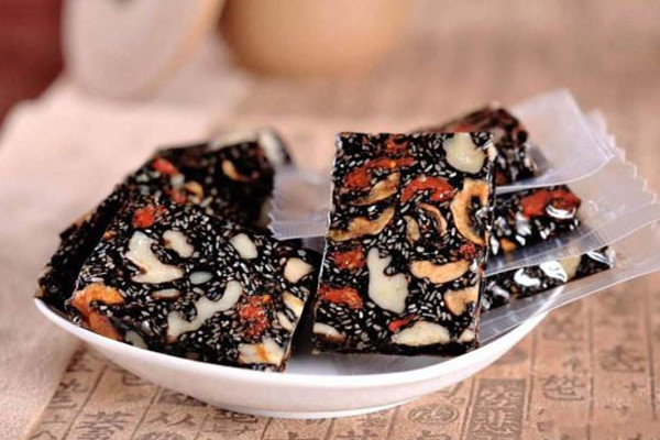 夏天可以吃阿胶糕吗,夏天和冬天吃阿胶糕的效果一样吗