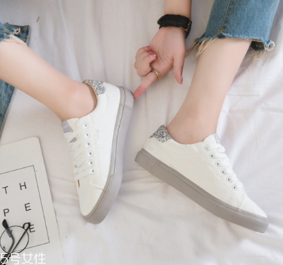 运动鞋开胶正常吗,运动鞋开胶怎么办