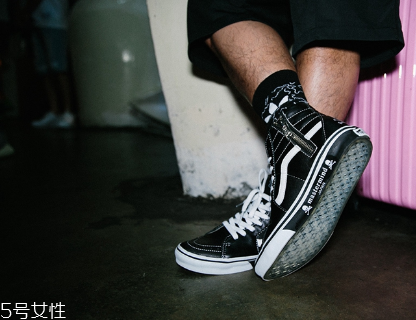 鞋子过大的危害,穿比较大的鞋子有什么坏处