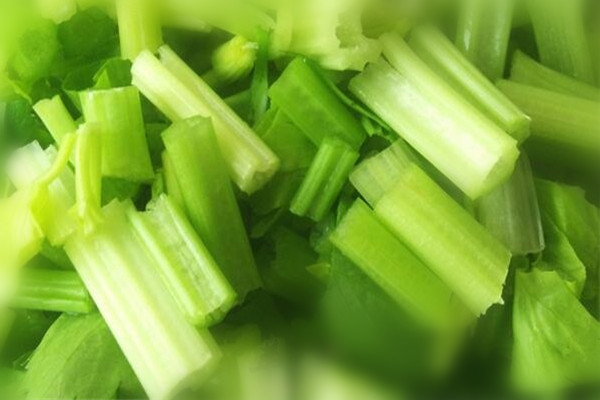 芹菜叶去眼袋,芹菜叶能治眼袋吗