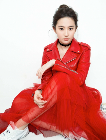 红色皮衣怎么搭配,红色皮衣整体搭配图片