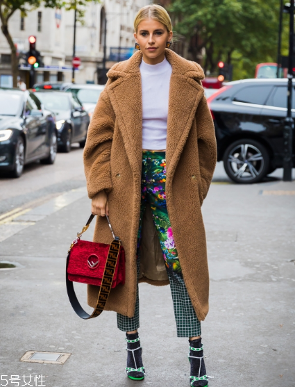 皮草怎样搭配才好看,什么牌子的皮草质量最好