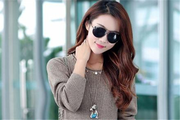 羊毛毛衣应该怎么洗,羊绒毛衣怎么洗涤和保养方法