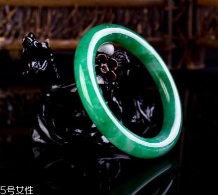 如何挑选翡翠手镯?,如何买翡翠玉手镯 如何挑选翡翠手镯?,如何买翡翠玉手镯