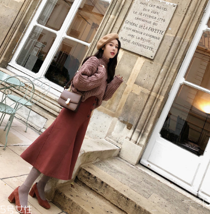 羊毛毛衣应该怎么洗,羊绒毛衣怎么洗涤和保养方法