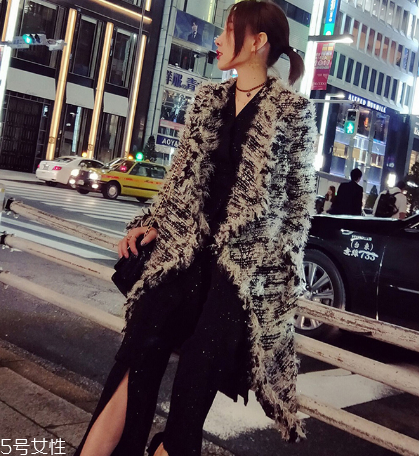 外套比里面的衣服短好看吗,外套比内搭短好看么