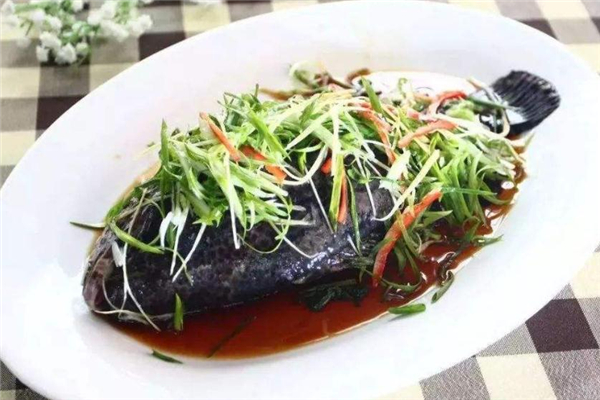 吃石斑鱼可以喝酒吗,吃石斑鱼能喝白酒吗