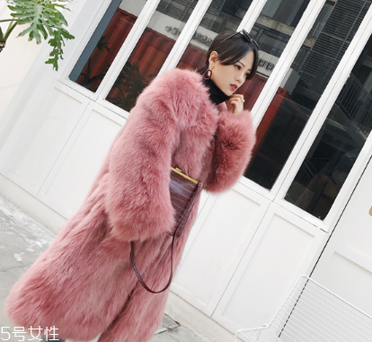 皮草和羊剪绒的区别,羊剪绒和羊毛皮草有什么区别