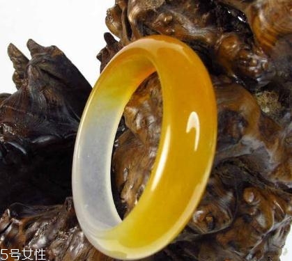 黄龙玉手镯怎么鉴定真假,黄龙玉手镯怎么鉴定真假视频