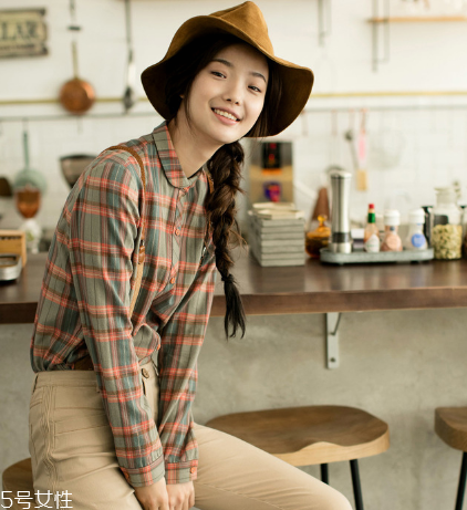 格子元素在服装中的应用,今年流行格子套装